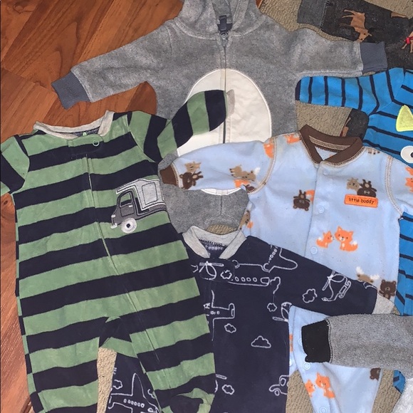 Newborn Sleepers and 2 Snow Suits. - Picture 3 of 4